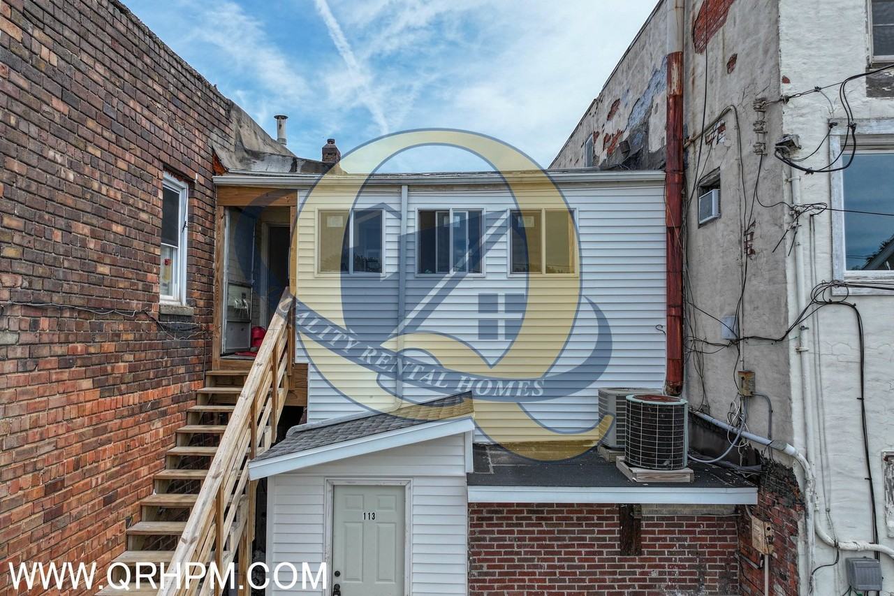 111 N Shiawassee St - Photo 2 of 11