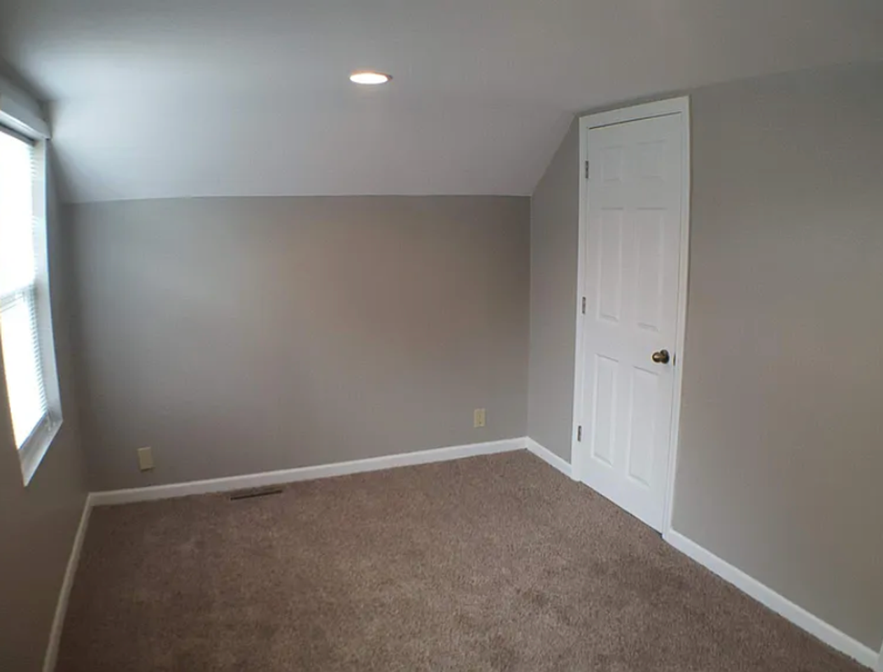 2092 Garfield Ave - Photo 3 of 8