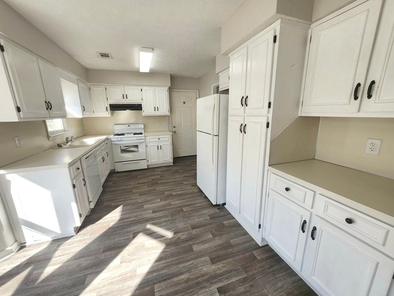 5333 Mccaghren Dr - Photo 6 of 13