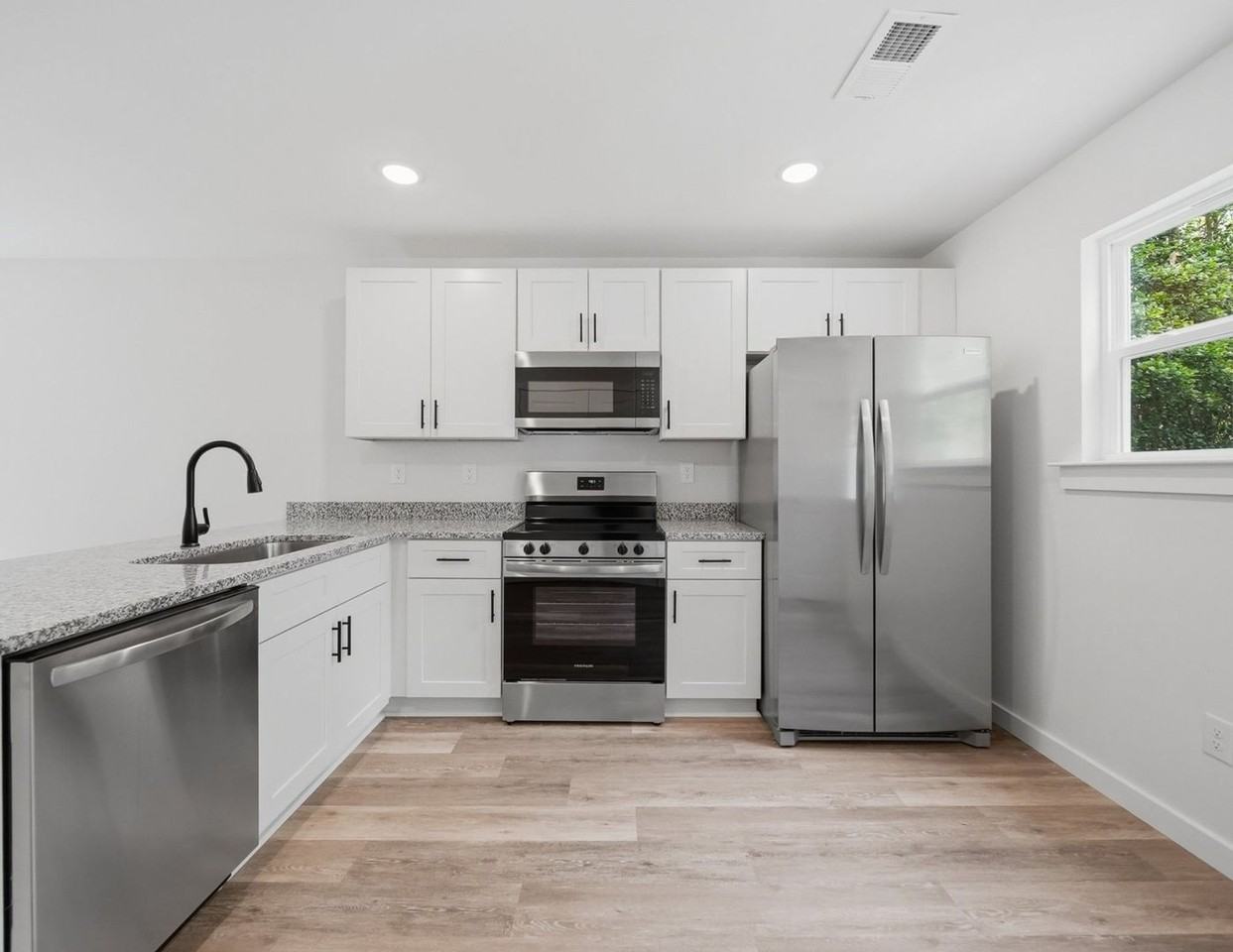 328 18th Ave Ne - Photo 5 of 13