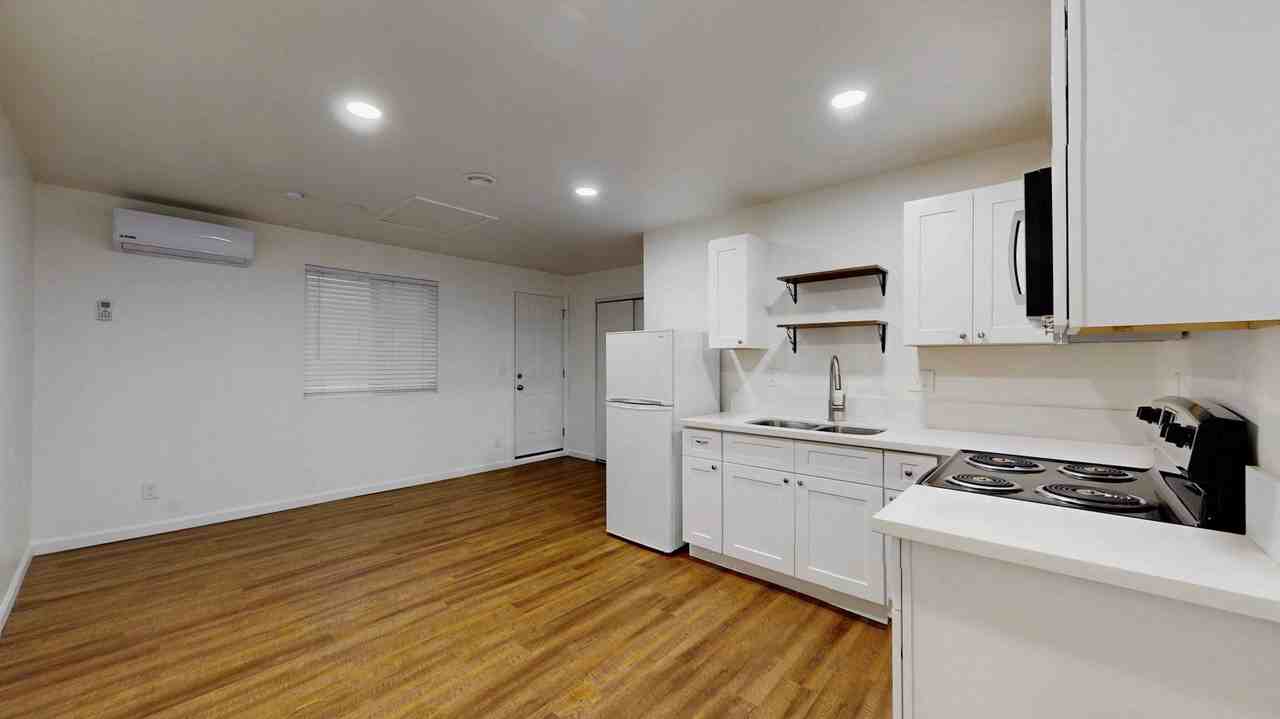 1718 Fairmount Blvd - Photo 3 of 8