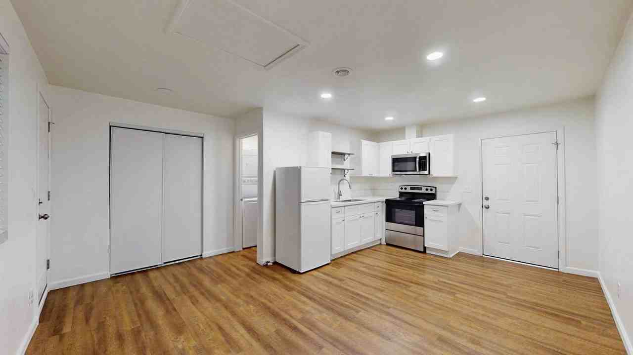 1718 Fairmount Blvd - Photo 4 of 8