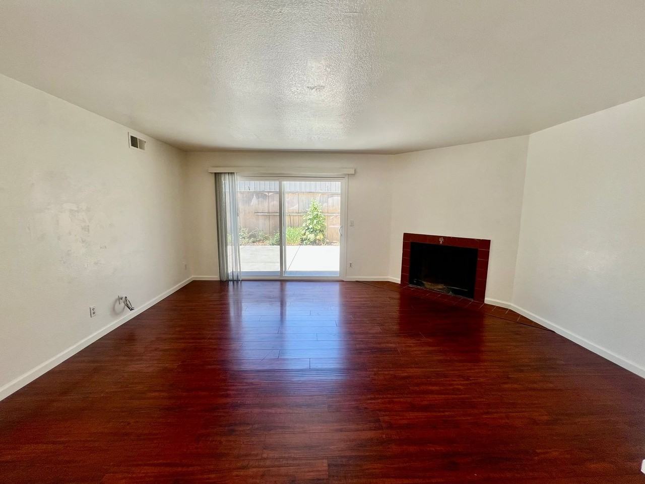 975 Owsley Ave - Photo 4 of 23