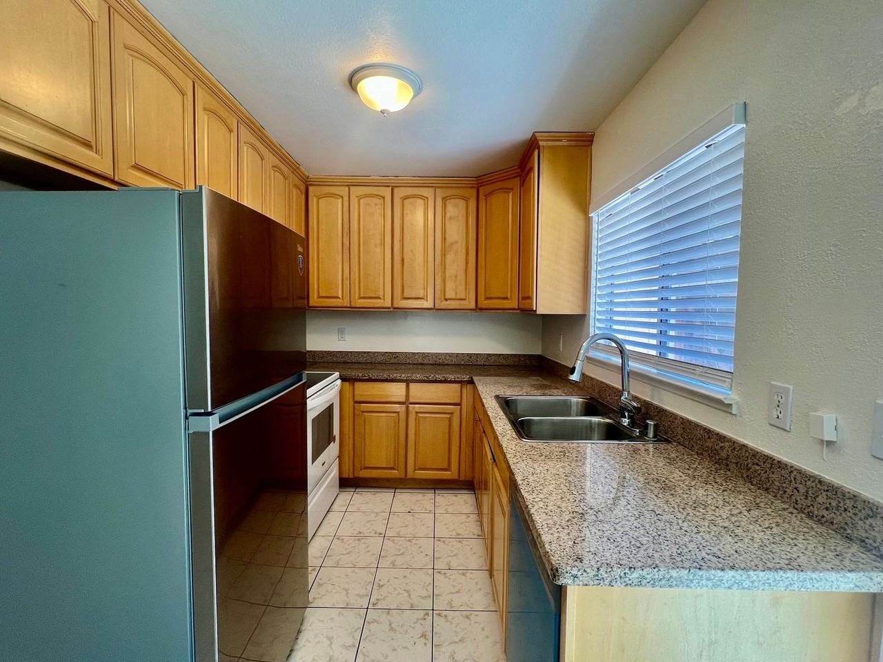 975 Owsley Ave - Photo 6 of 23