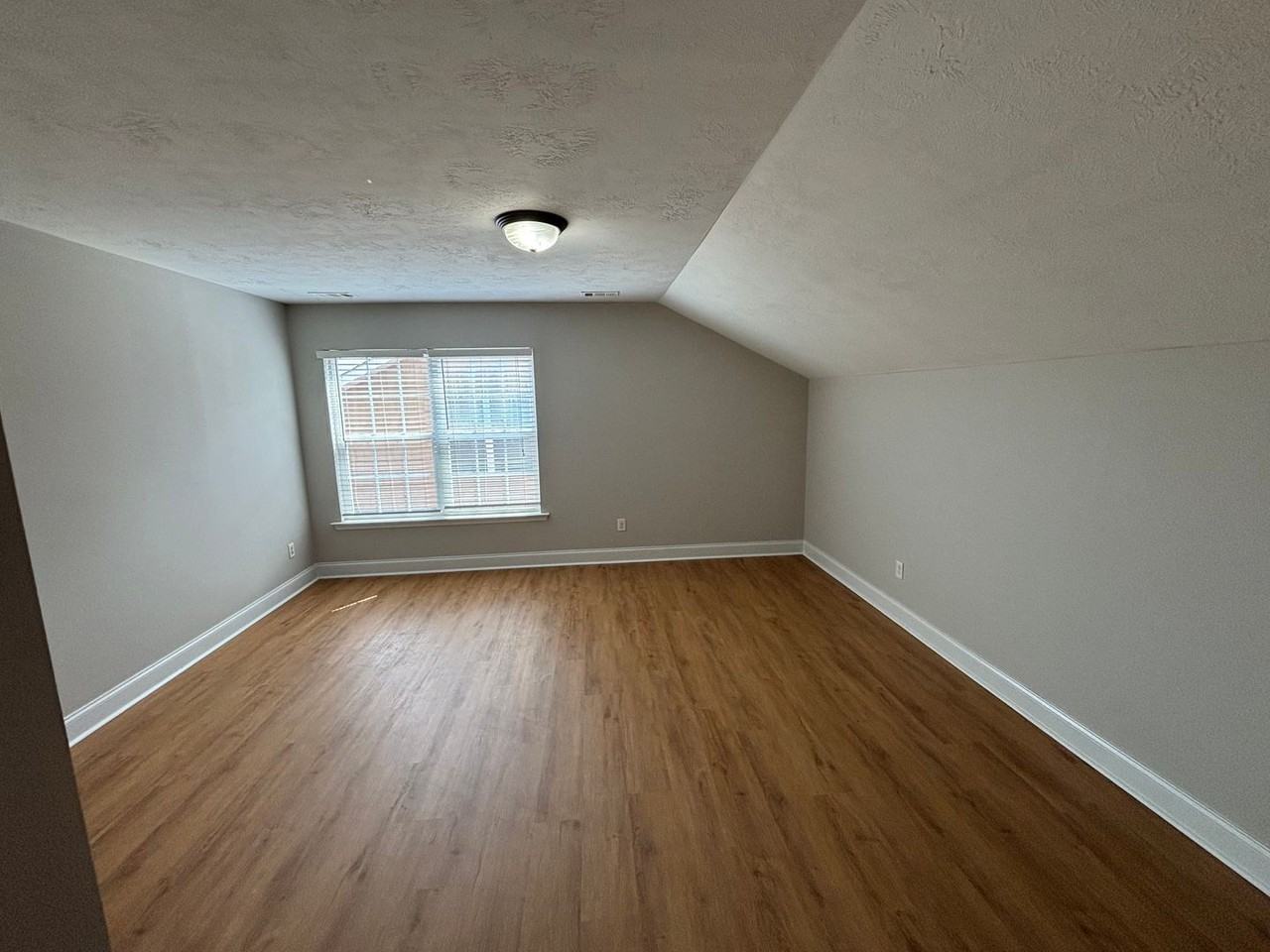 953 Bryan Cir - Photo 3 of 13