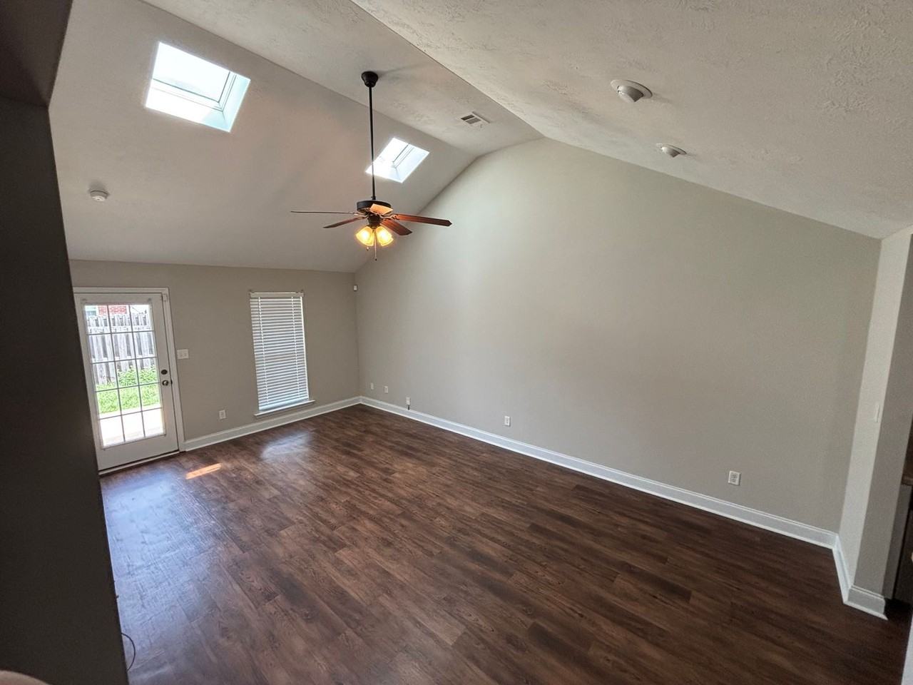 953 Bryan Cir - Photo 4 of 13