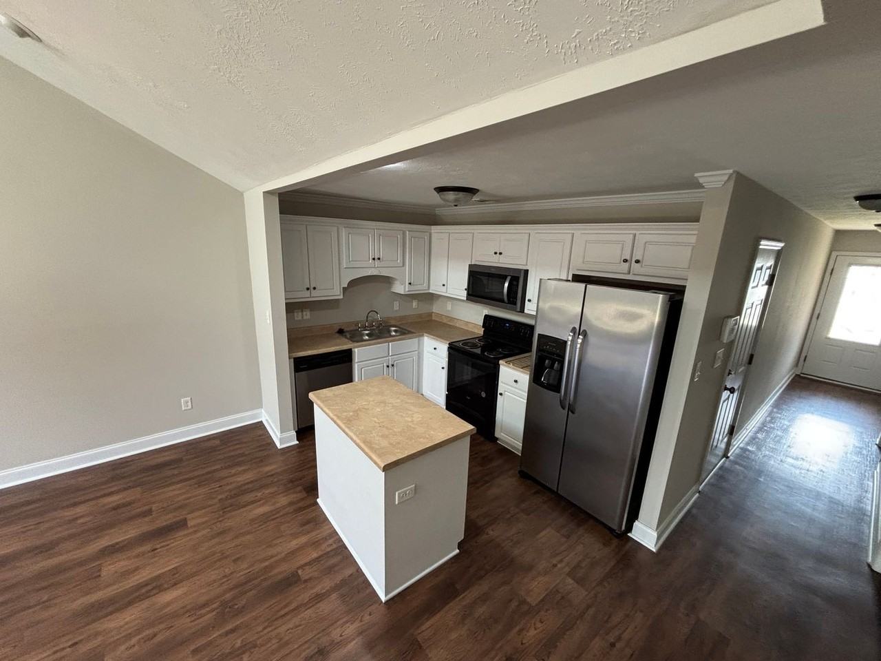 953 Bryan Cir - Photo 5 of 13