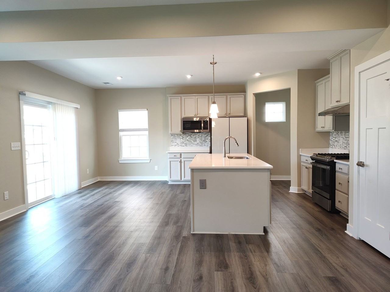1208 Hinson Forest Rd - Photo 4 of 26