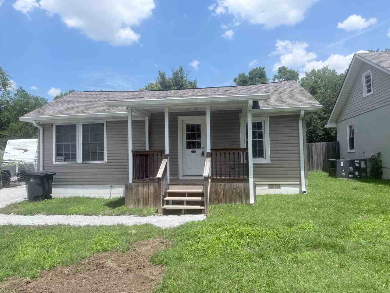 313 Elm St - Photo 4 of 11