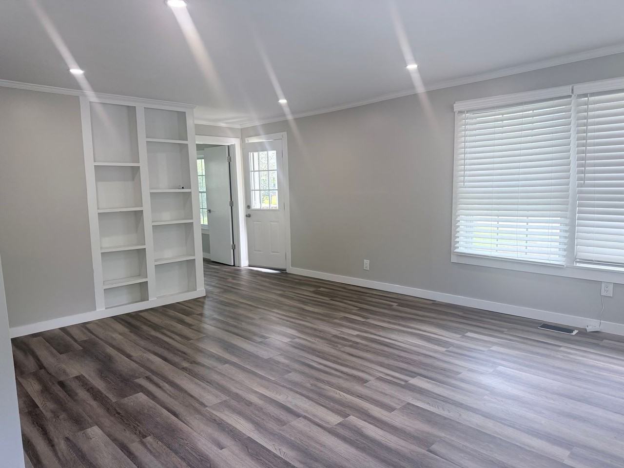 313 Elm St - Photo 5 of 11