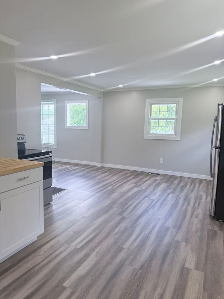 313 Elm St - Photo 6 of 11