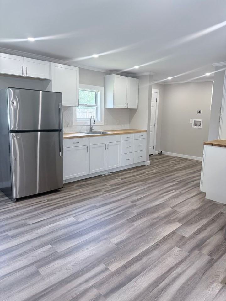 313 Elm St - Photo 7 of 11