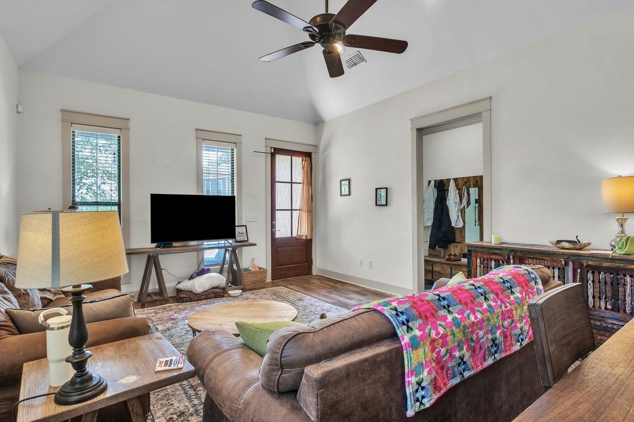 103 Creekside Cv - Photo 3 of 25