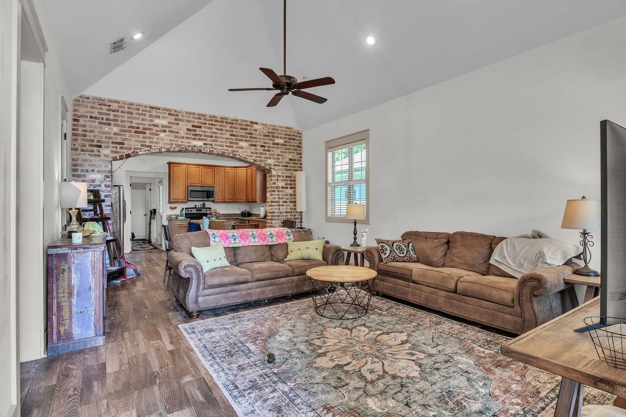 103 Creekside Cv - Photo 4 of 25