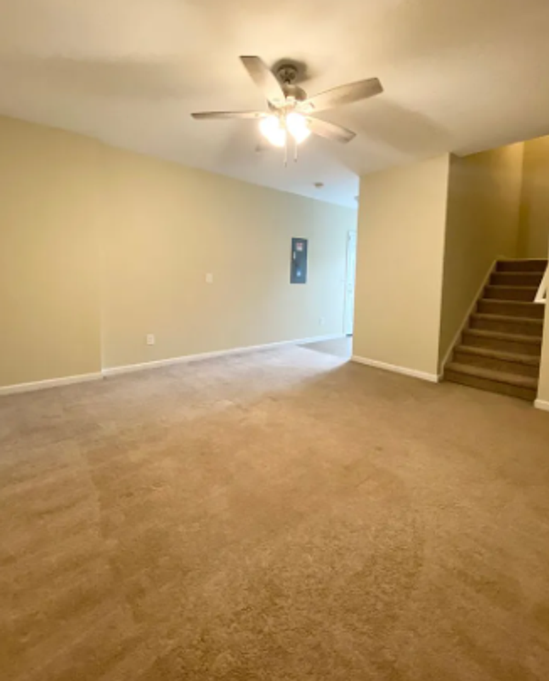 537 S Bull St - Photo 4 of 16