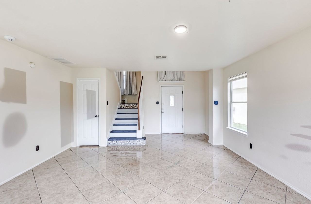 4411 Causeway Ct - Photo 5 of 30