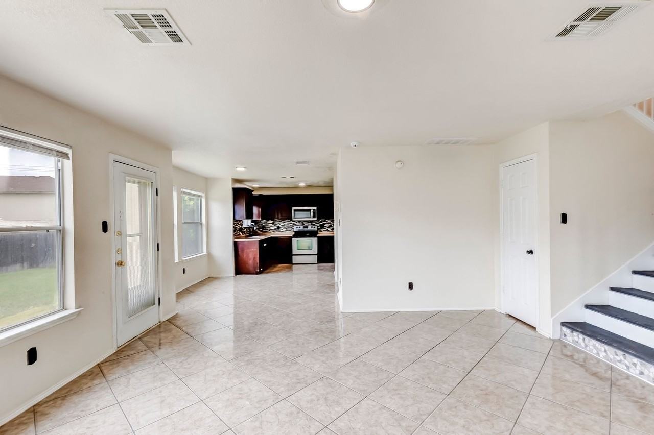 4411 Causeway Ct - Photo 6 of 30