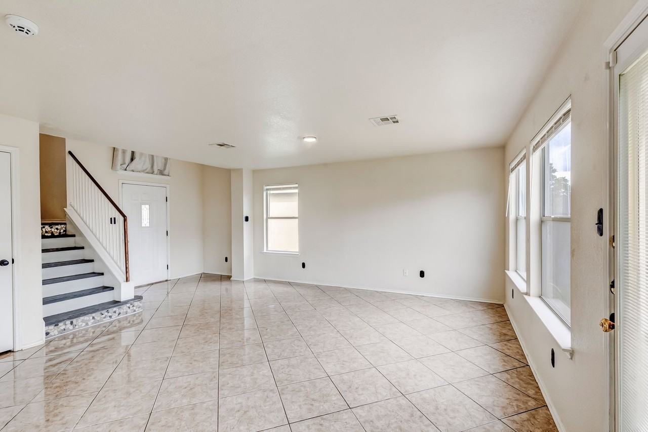 4411 Causeway Ct - Photo 7 of 30