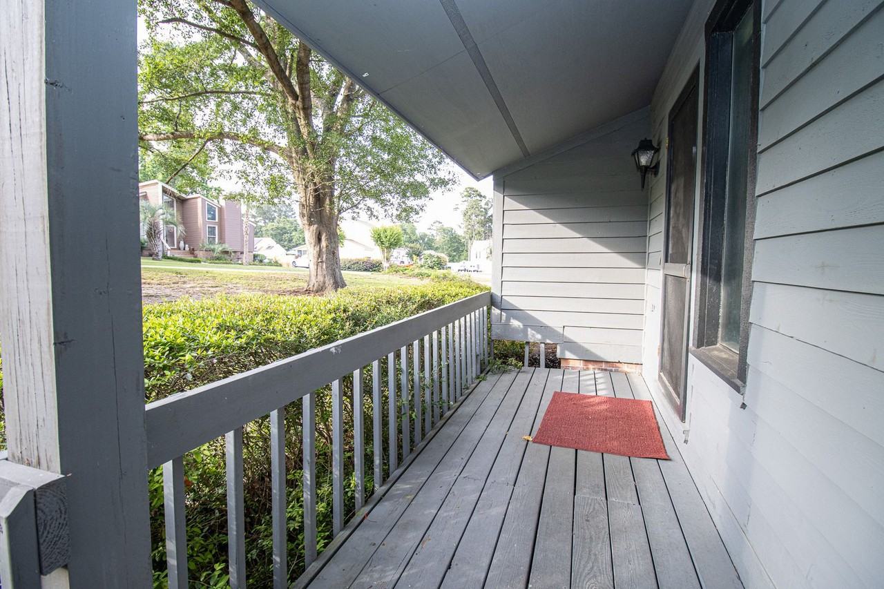 140 Land Of Lakes Cir - Photo 2 of 34