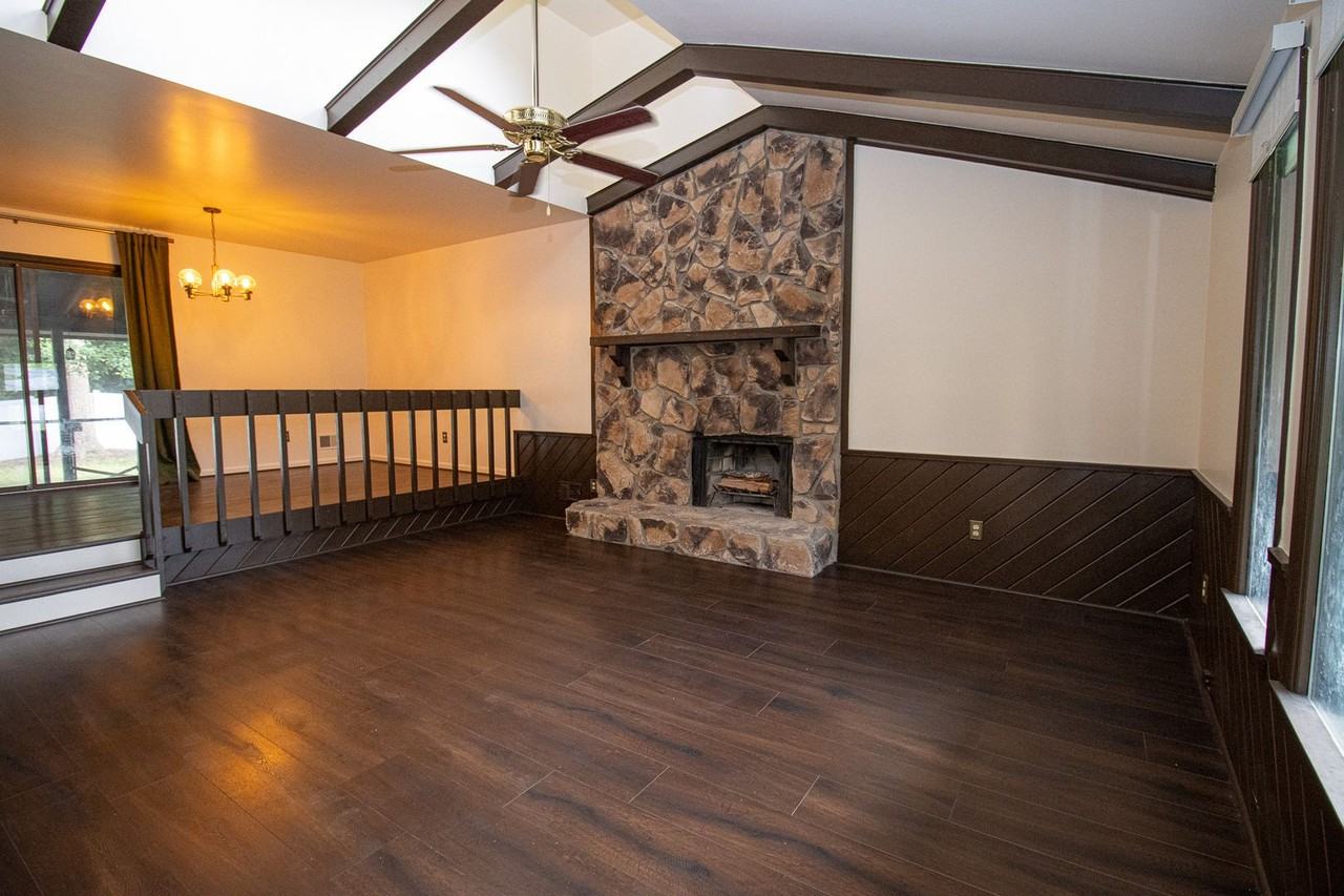 140 Land Of Lakes Cir - Photo 3 of 34