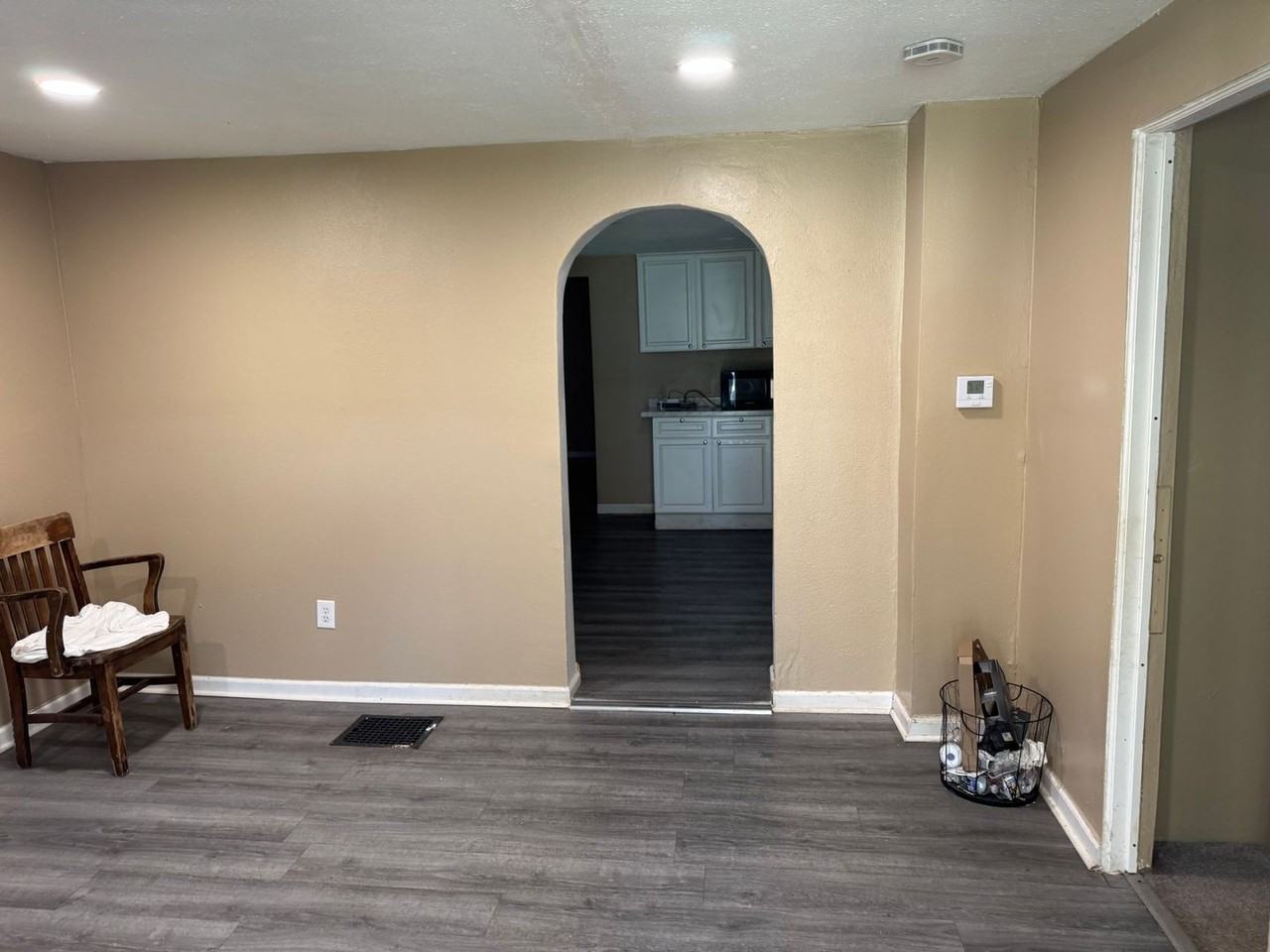 2124 E 20th St - Photo 3 of 25