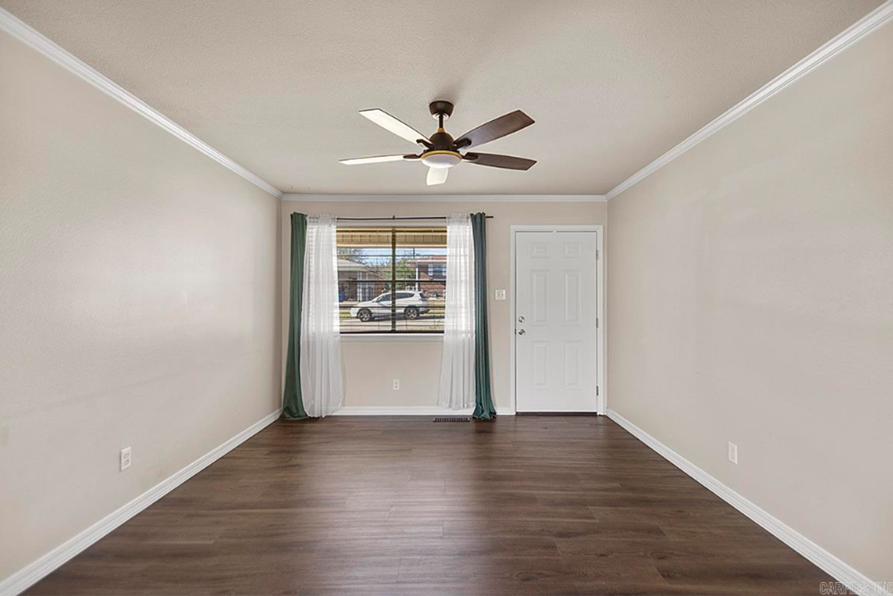 4704 N Cypress St - Photo 2 of 21