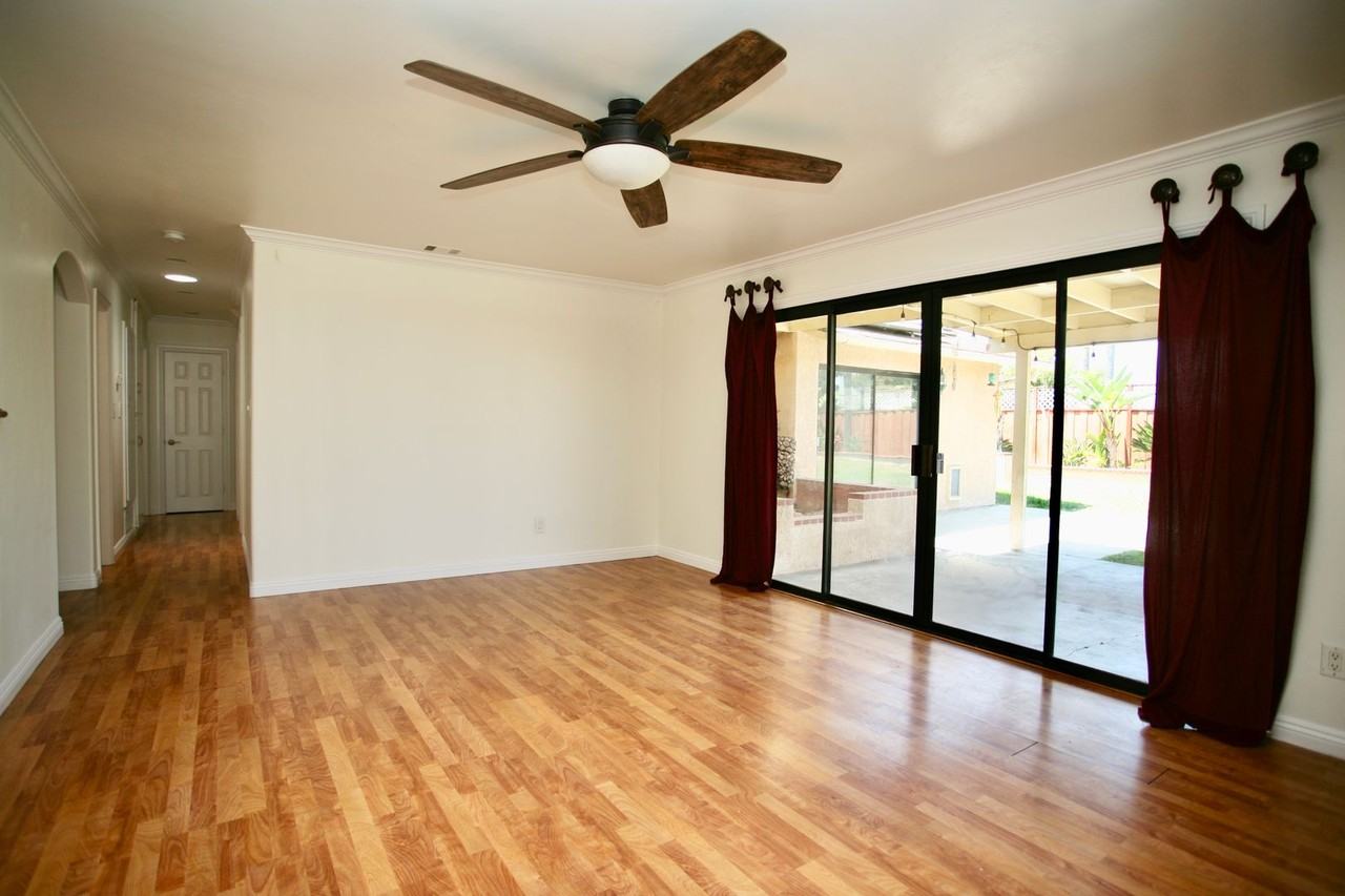 8334 Lake Ashwood Ave - Photo 4 of 18