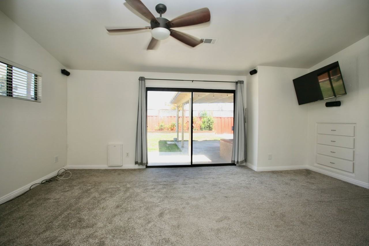 8334 Lake Ashwood Ave - Photo 7 of 18