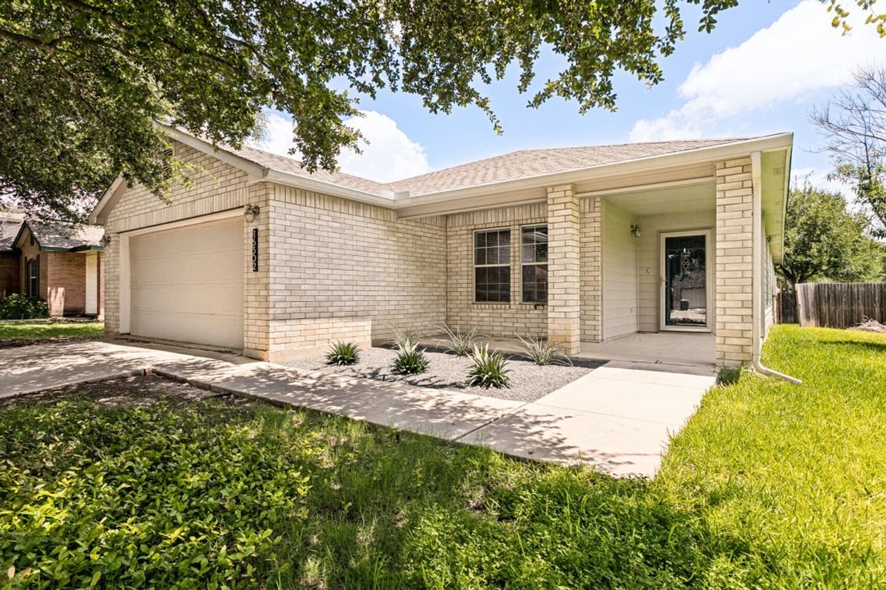 16302 Amberly Ct - Photo 2 of 25