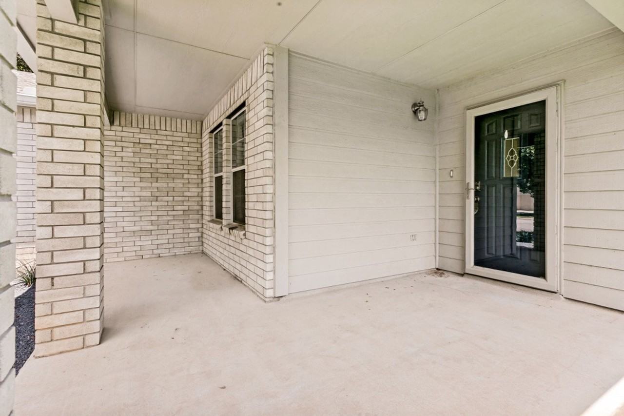 16302 Amberly Ct - Photo 3 of 25