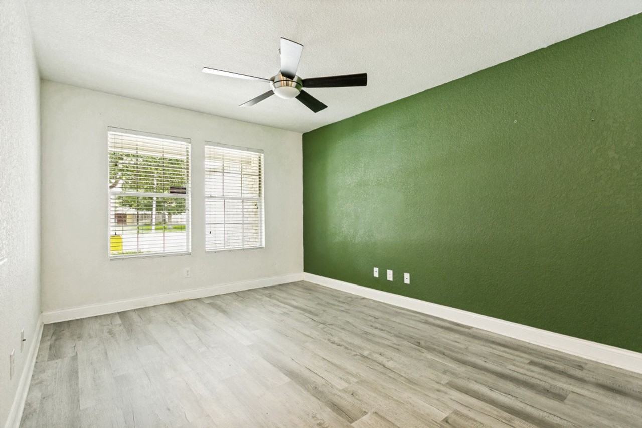 16302 Amberly Ct - Photo 6 of 25
