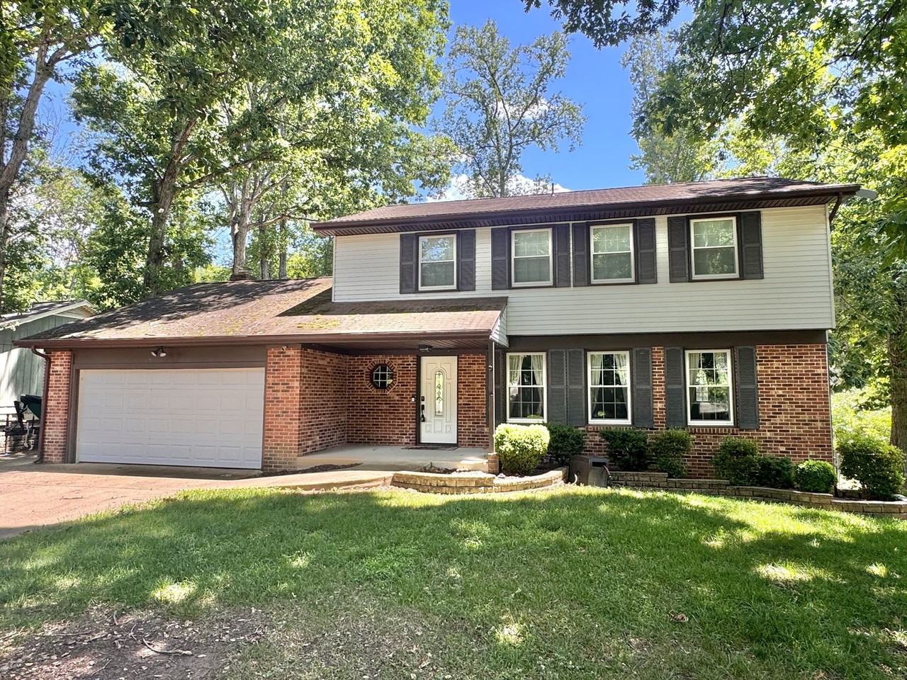 2026 Admiral Dr - Photo 2 of 30