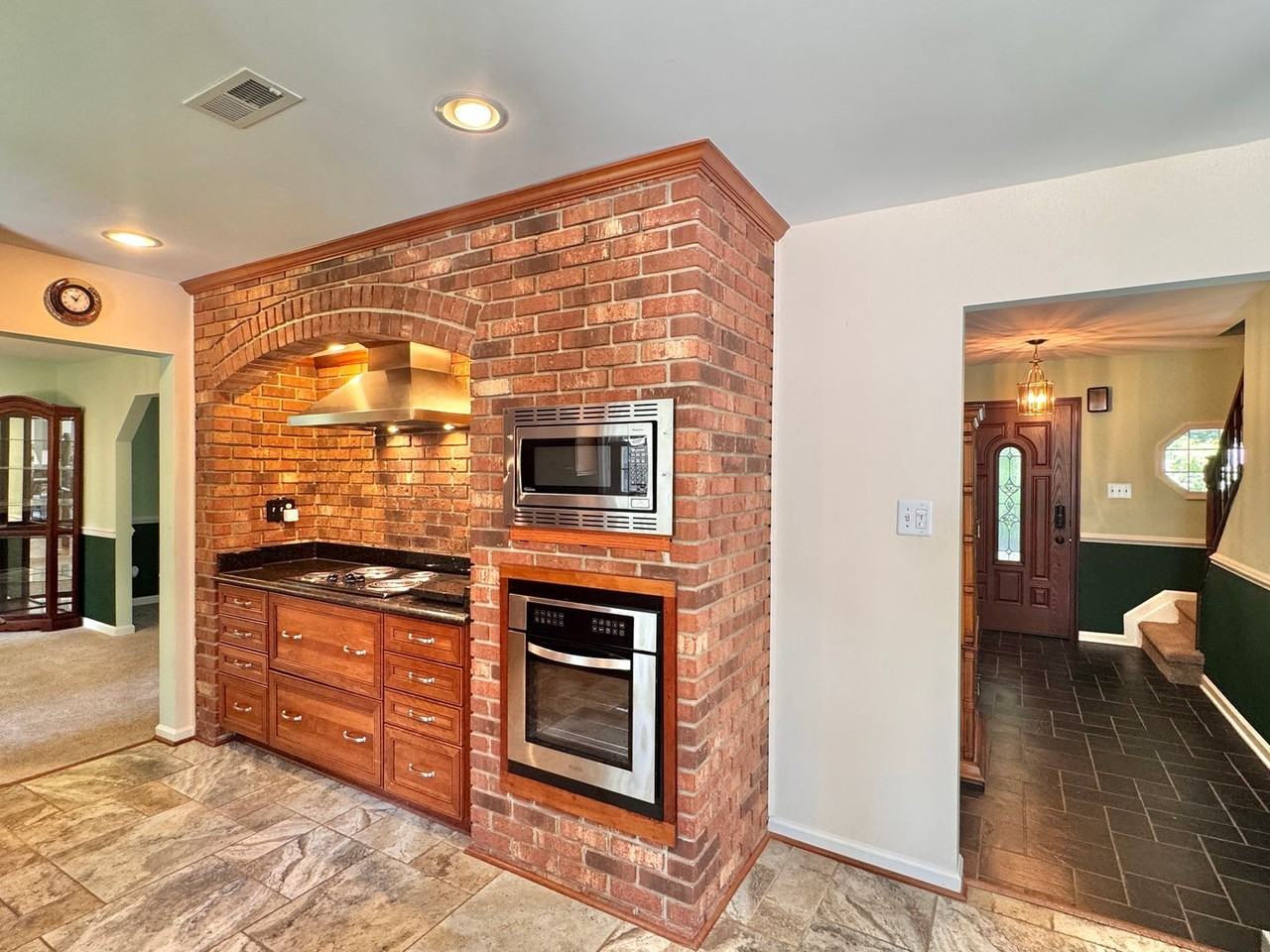 2026 Admiral Dr - Photo 3 of 30