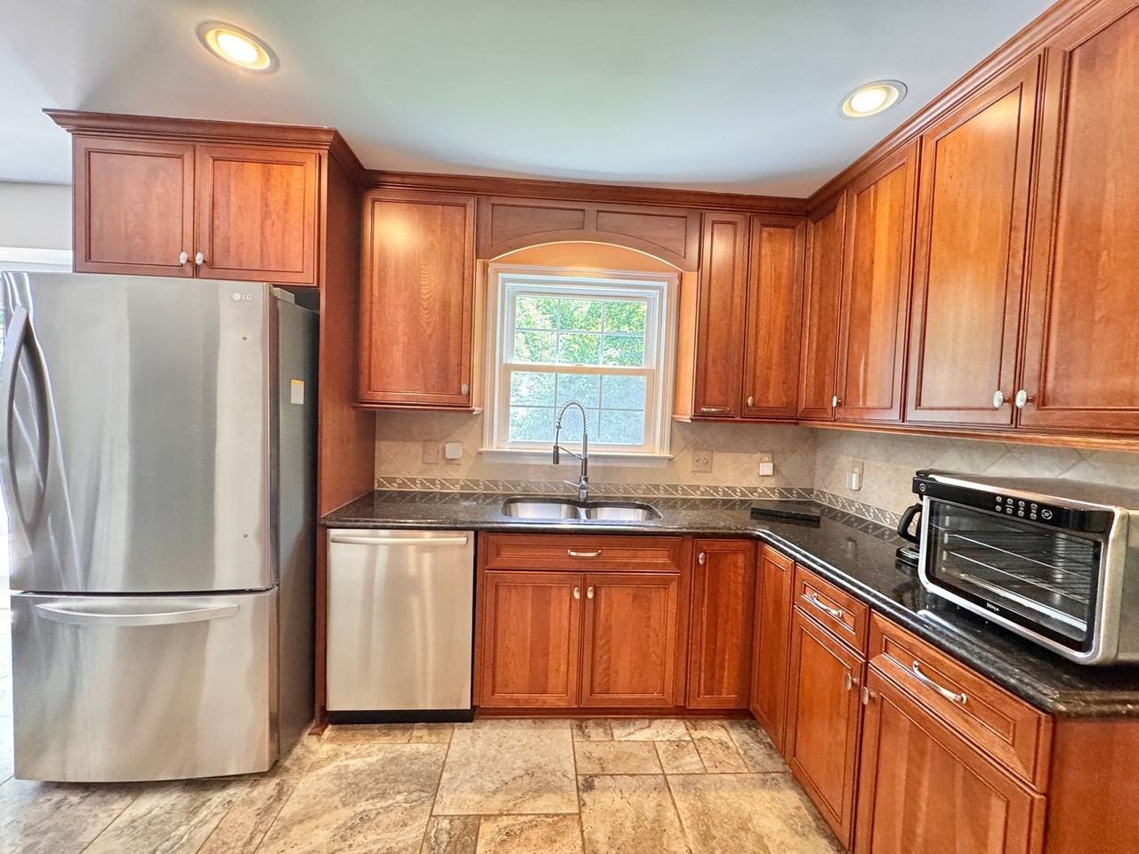 2026 Admiral Dr - Photo 5 of 30