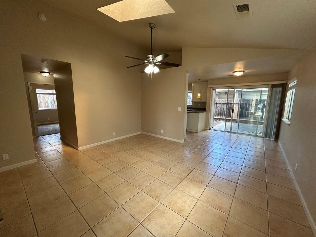 2924 Merle Ave - Photo 4 of 29