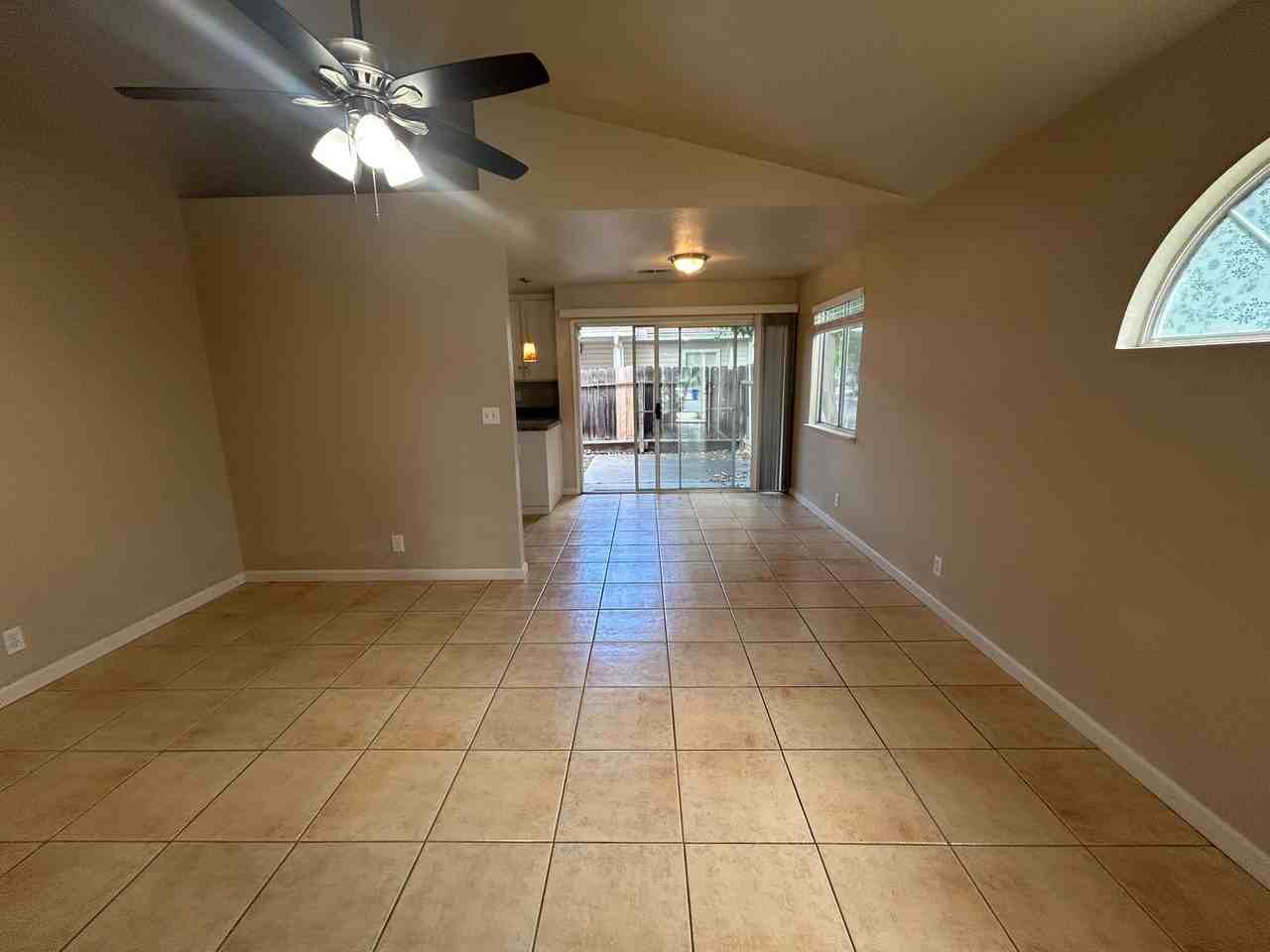 2924 Merle Ave - Photo 5 of 29