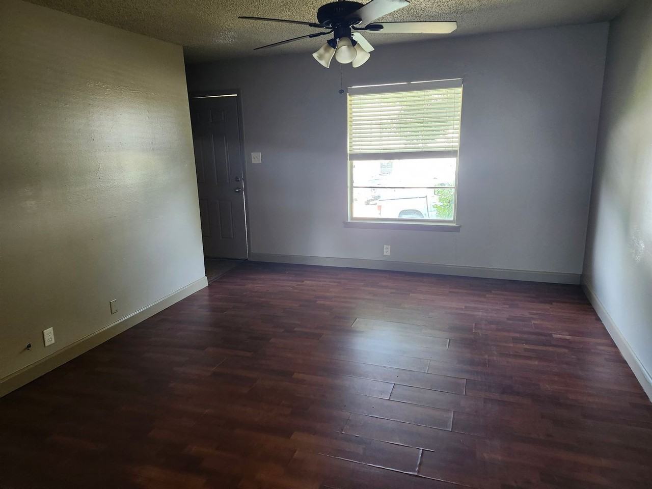 1619 Longview #A - Photo 3 of 11