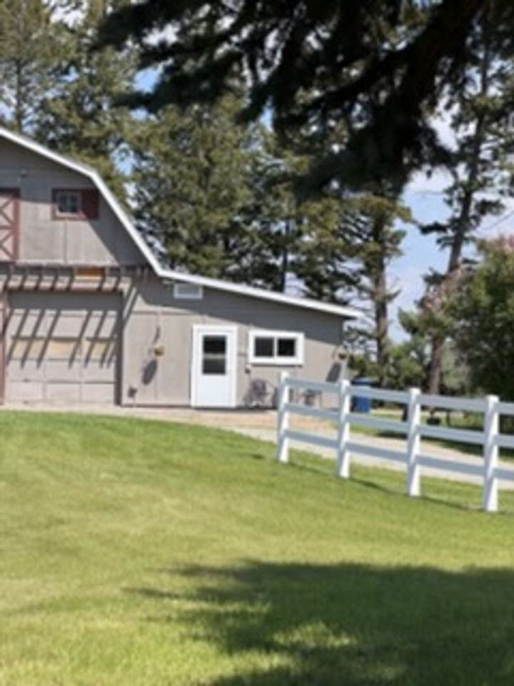 825 Greenridge Dr