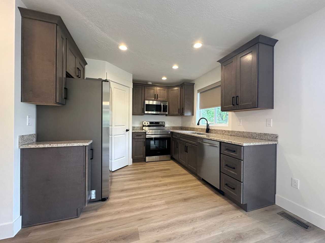 812 2nd St N - Photo 4 of 14