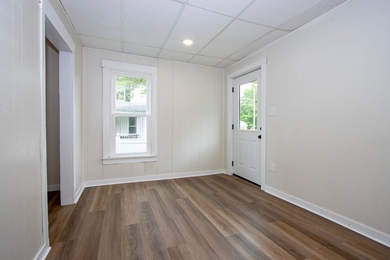 217 1/2 Hall St - Photo 2 of 10