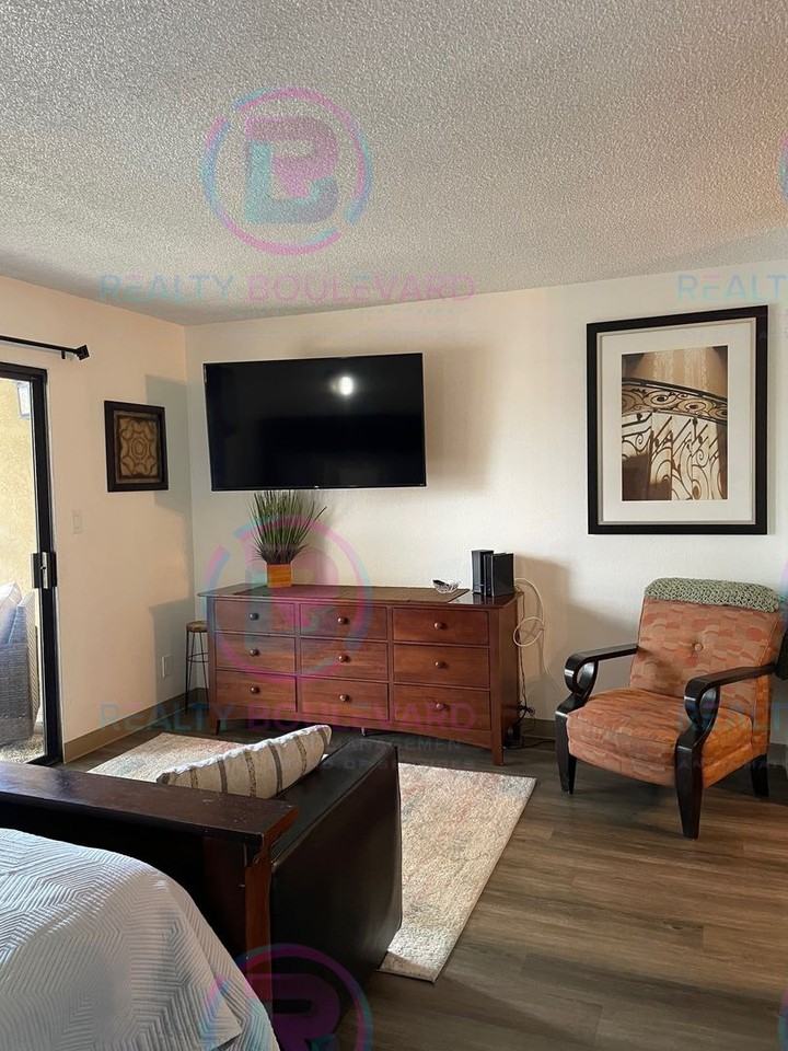 2450 Lymbery St Apt 230 - Photo 4 of 17