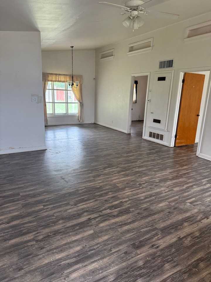 1515 James St - Photo 2 of 3