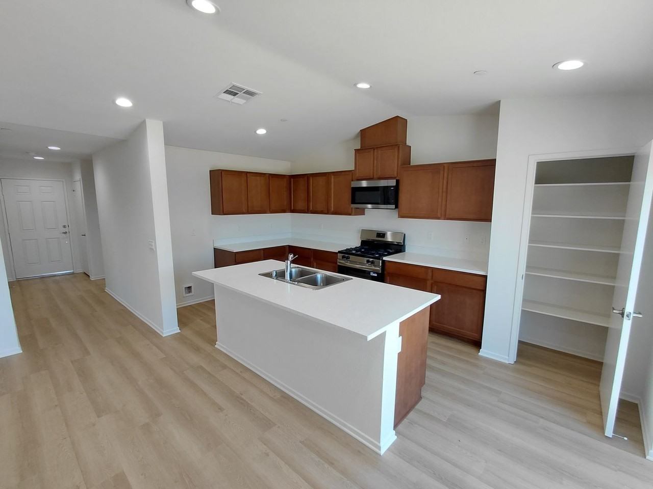 475 Palomino Ct - Photo 6 of 36