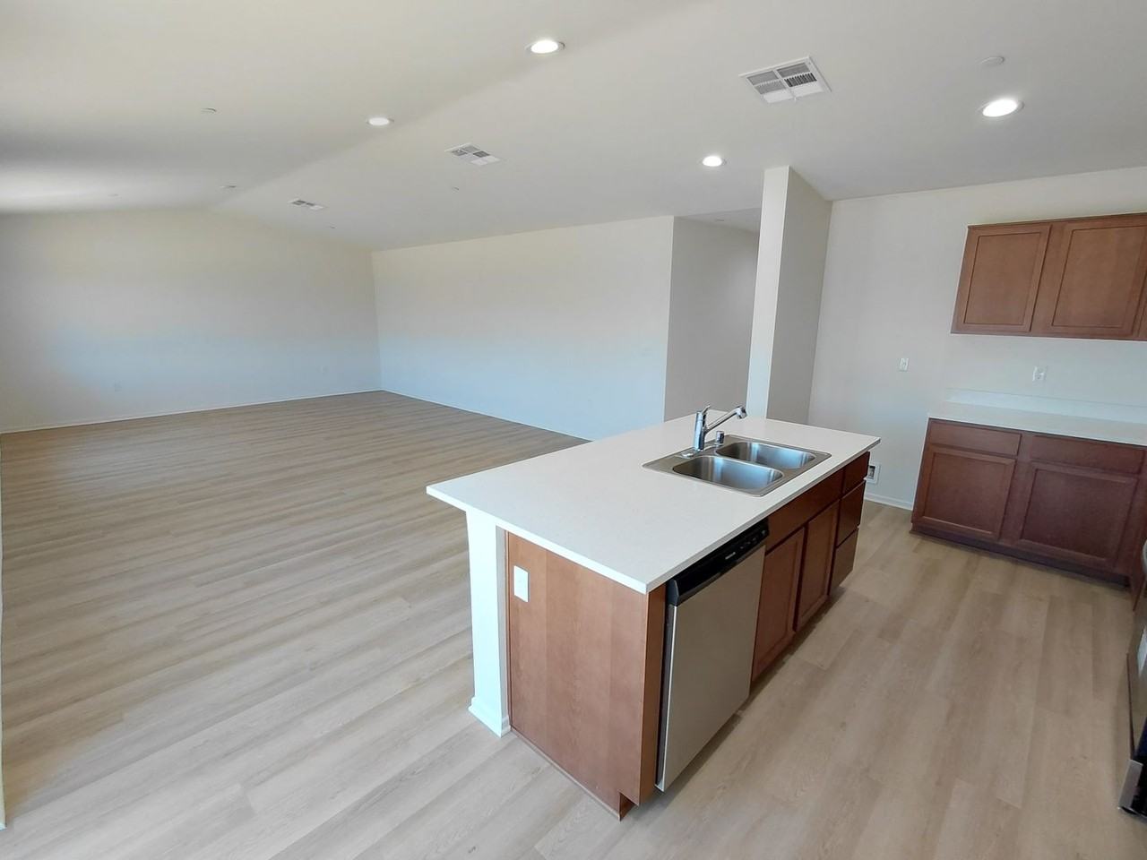 475 Palomino Ct - Photo 7 of 36