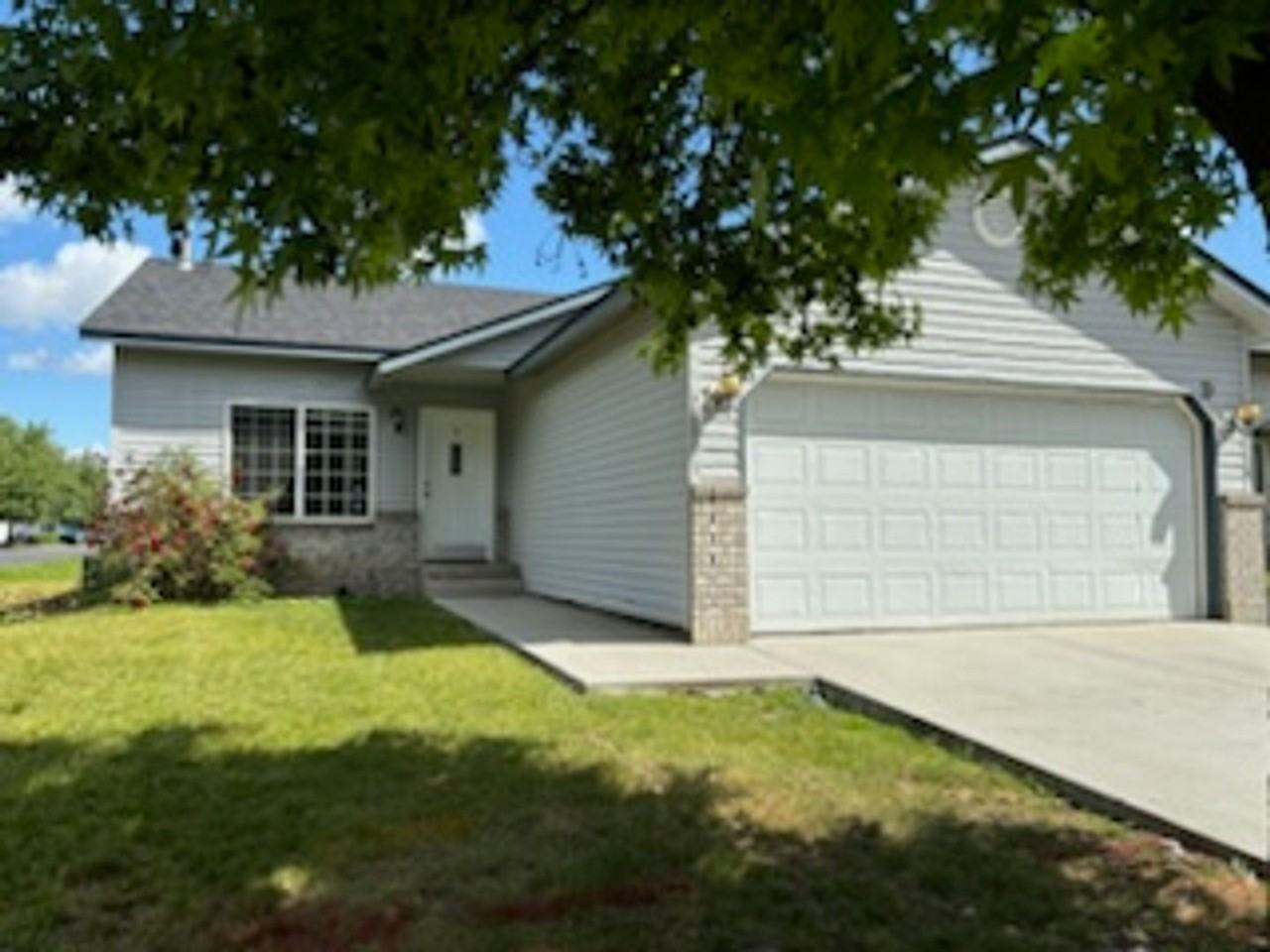 2581 W Grenoble Ln - Photo 2 of 25