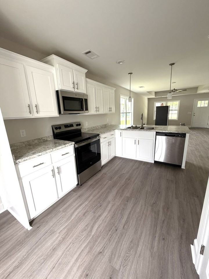 2 Roundtree St - Photo 2 of 10