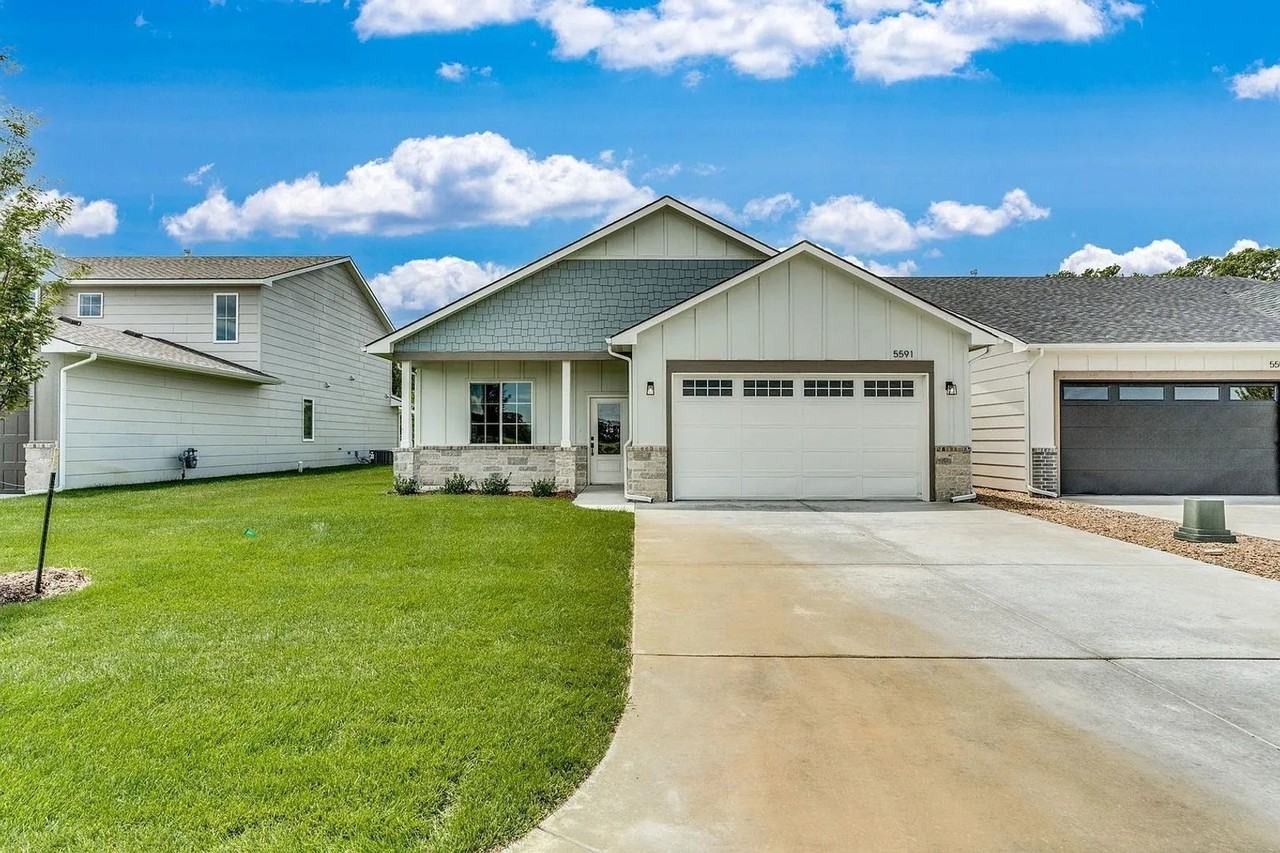 5591 Wandering Way - Photo 2 of 34