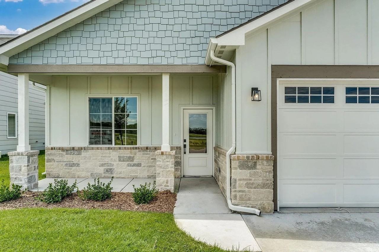 5591 Wandering Way - Photo 3 of 34