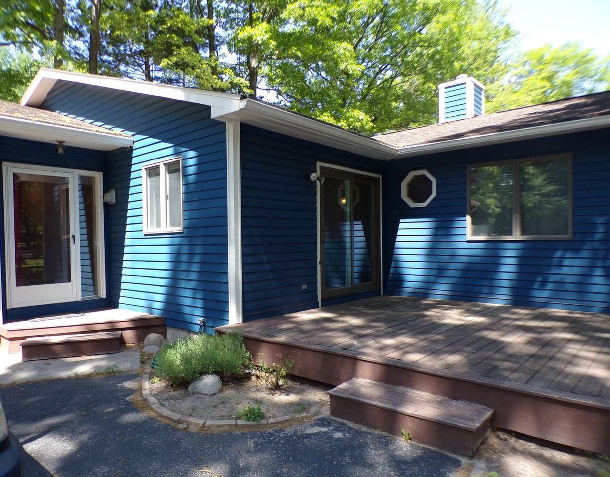 4015 Holiday North Ct - Photo 2 of 31