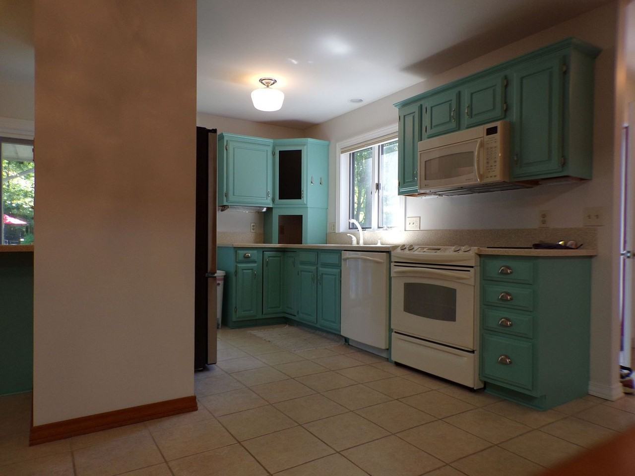 4015 Holiday North Ct - Photo 3 of 31